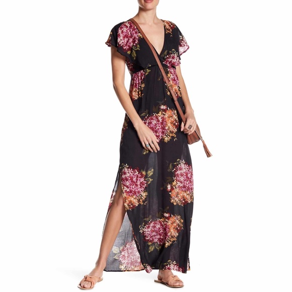 Love Stitch Dresses & Skirts - Love Stitch 🌸 flutter Sleeve floral maxi dress